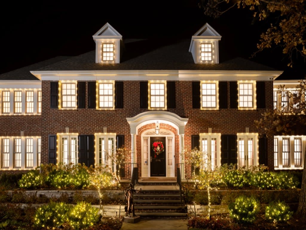 Airbnb is offering guests the chance to stay overnight in the Home Alone mansion  (Airbnb)