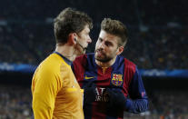 Football - FC Barcelona v Manchester City - UEFA Champions League Second Round Second Leg - The Nou Camp, Barcelona, Spain - 18/3/15 Barcelona's Gerard Pique remonstrates with referee Gianluca Rocchi after he awarded a penalty to Manchester City Action Images via Reuters / Carl Recine Livepic EDITORIAL USE ONLY.