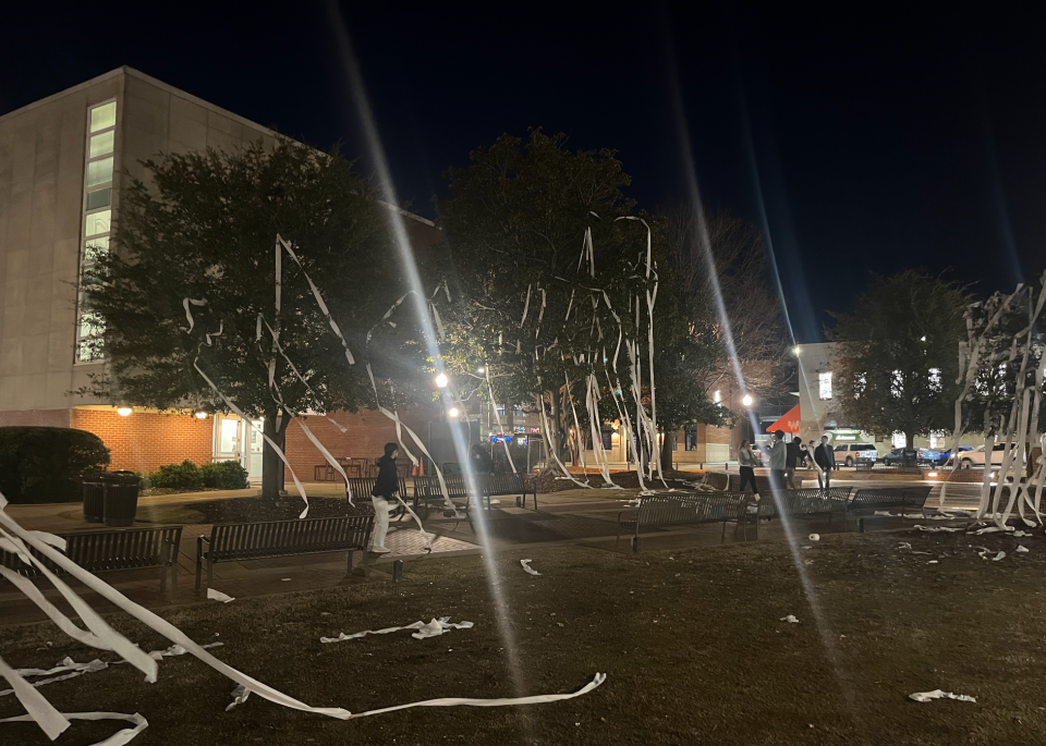 After the news of Nick Saban's retirement broke, some Auburn football fans took to Toomer's Corner to celebrate.