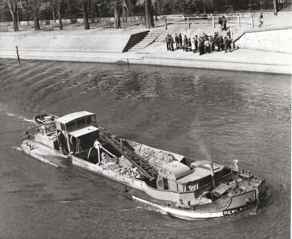 York Press: The dredging barge Reklaw up to its gunwales as it takes a load of river sand to a York builder's merchant, April 12, 1978