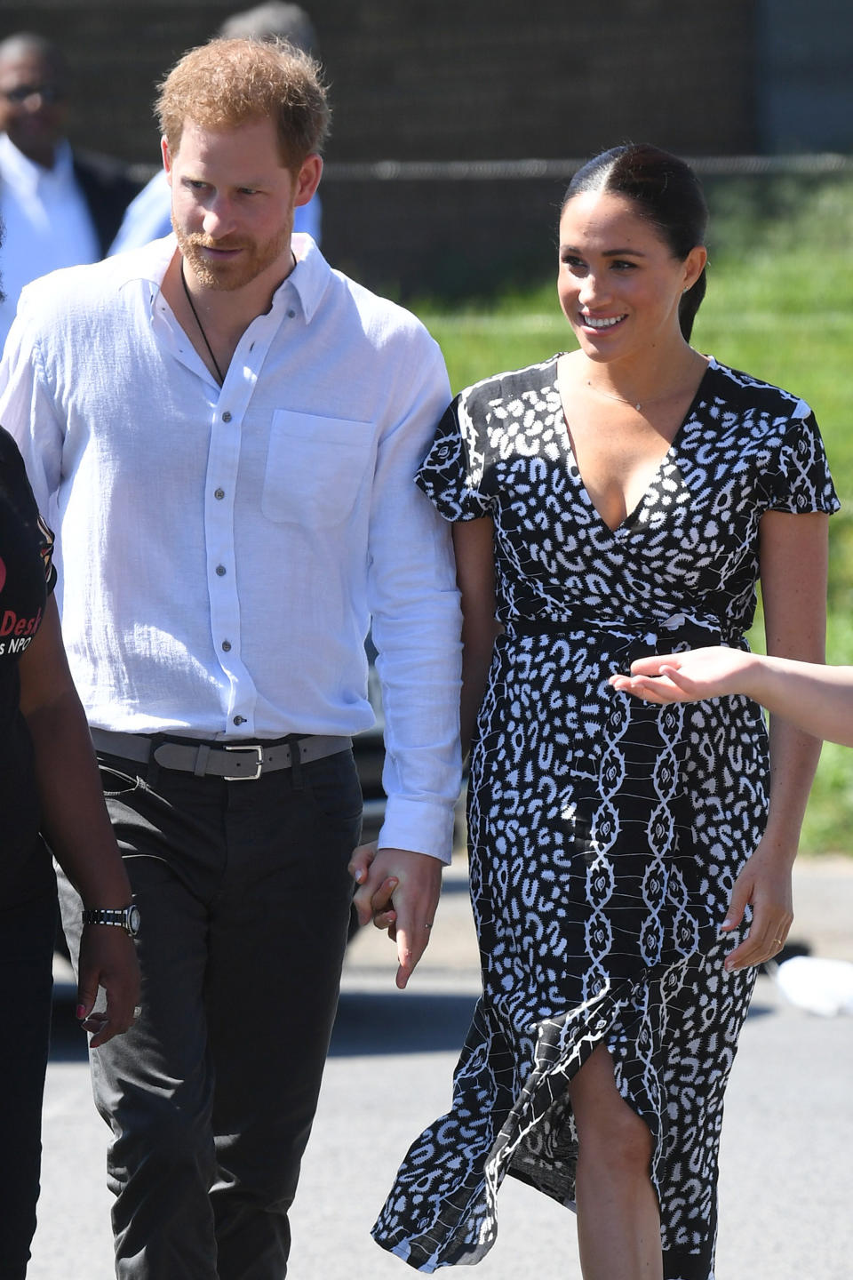 Prince Harry and Markle tour Cape Town. Image via Getty Images. 