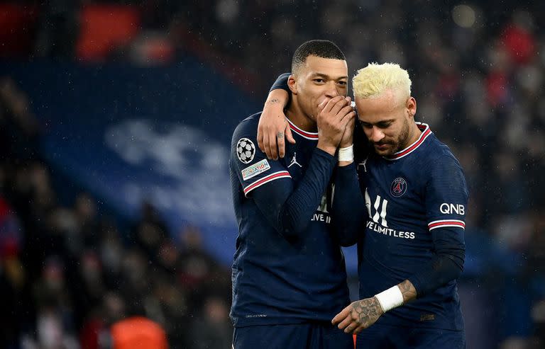 Mbappé junto a Neyamr. El francés habría asesorado a la comisión directiva de PSG que deje ir a Naymar por diversos motivos, entre ellos, la indisciplina 