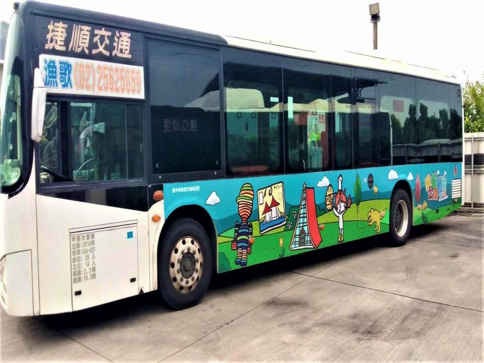 「繪」跑的美術館，中市20輛由小朋友彩繪的公車陸續上路。（圖：中市府提供）