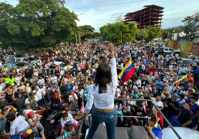 Telle une rock-star: Maria Corina Machado, leader de l'opposition, lors d'un meeting de campagne à San Cristóbal le 28 juin (Javier TOVAR)