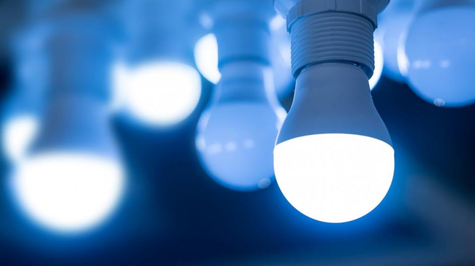 Las lámparas LED generan mucho menos calor que las bombillas incandescentes.