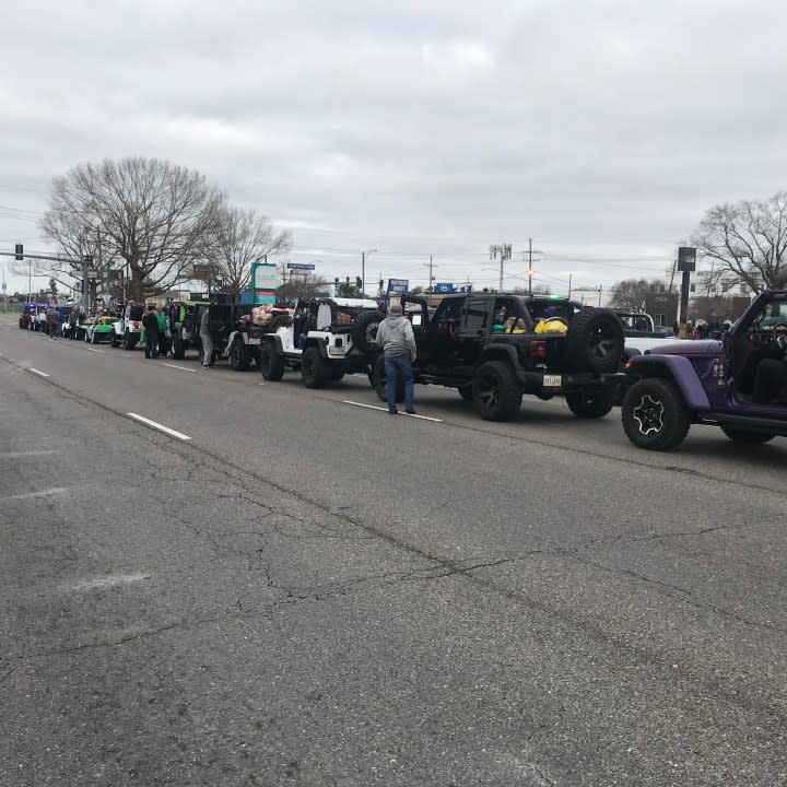 Mardi Gras Day in Metairie (WGNO/Sam Packnett)