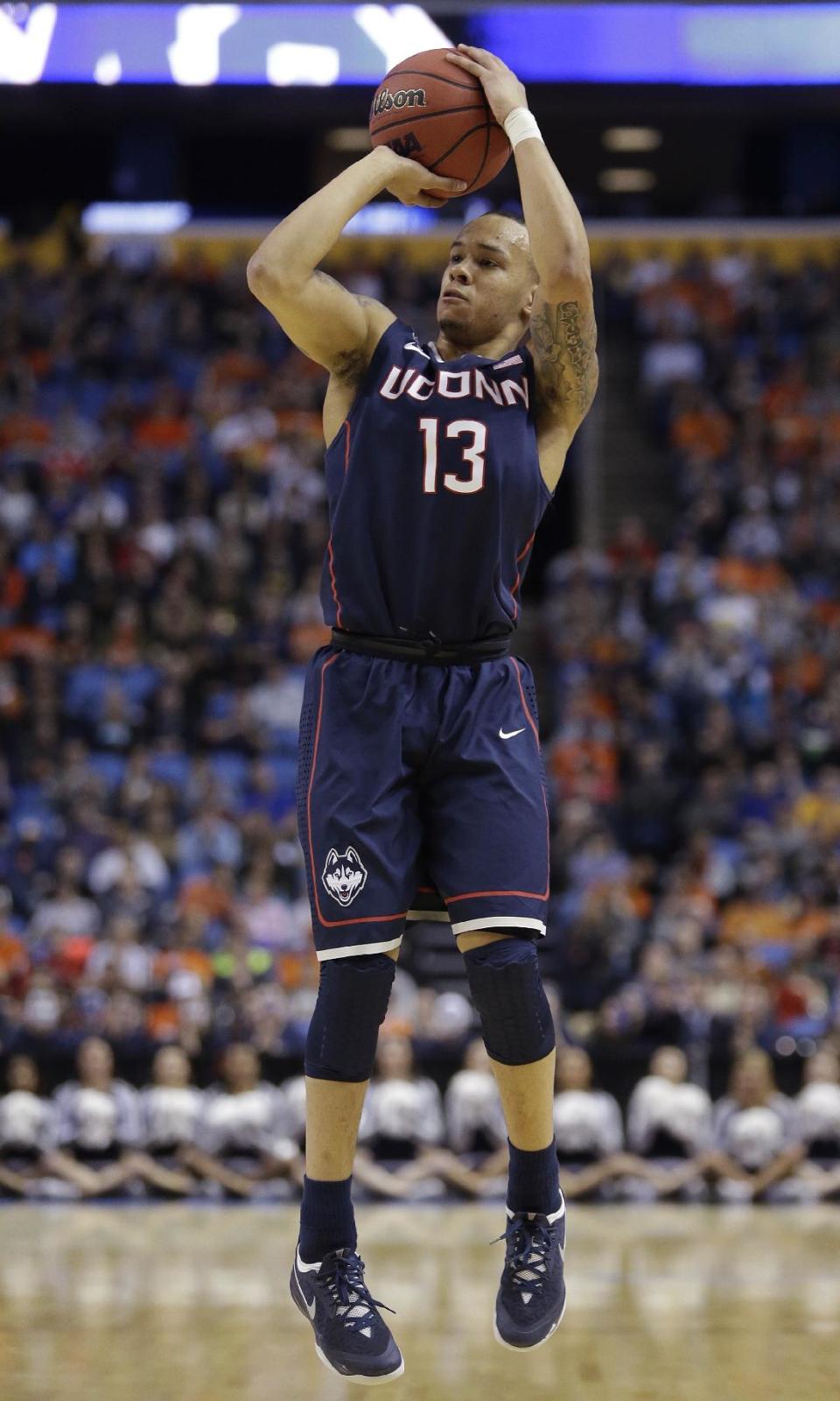 Connecticut's Shabazz Napier shoots during the first half of a third-round game against Villanova in the NCAA men's college basketball tournament in Buffalo, N.Y., Saturday, March 22, 2014. (AP Photo/Nick LoVerde)