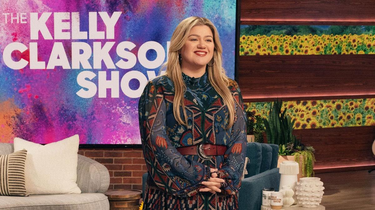 Kelly Clarkson Explains Why She’s Relocating Her Talk Show to New York City