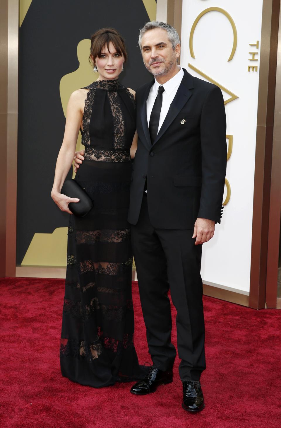 Mexican director, Aflonso Cuaron, best director nominee for his film "Gravity," and his partner Sheherazade Goldsmith arrive at the 86th Academy Awards in Hollywood, California March 2, 2014. REUTERS/Lucas Jackson (UNITED STATES TAGS: ENTERTAINMENT) (OSCARS-ARRIVALS)