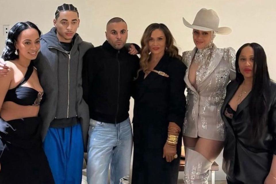 <p>Tina Knowles/Instagram</p> Solange Knowles, Julez Smith, Raul Lopez, Tina Knowles, Beyonce and Angie Beyince at Luar show