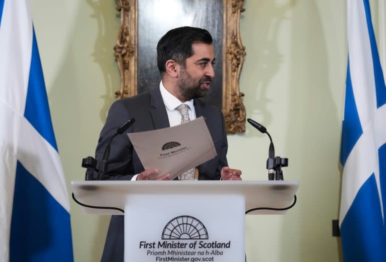 Le Premier ministre indépendantiste écossais Humza Yousaf annonce sa démission, à Edimbourg, le 29 avril 2024 (Andrew Milligan)