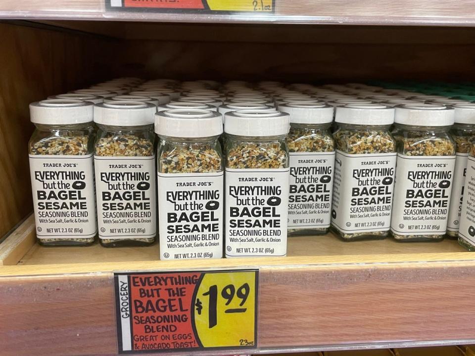 Trader Joe's everything but the bagel seasoning blend 