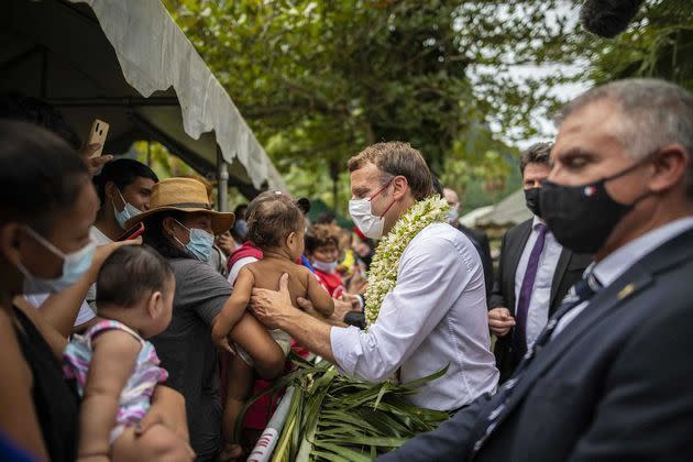 <p>Emmanuel Macron a visité le Centre de recherches insulaires et observatoire de l'environnement (Criobe) à Moorea.</p>