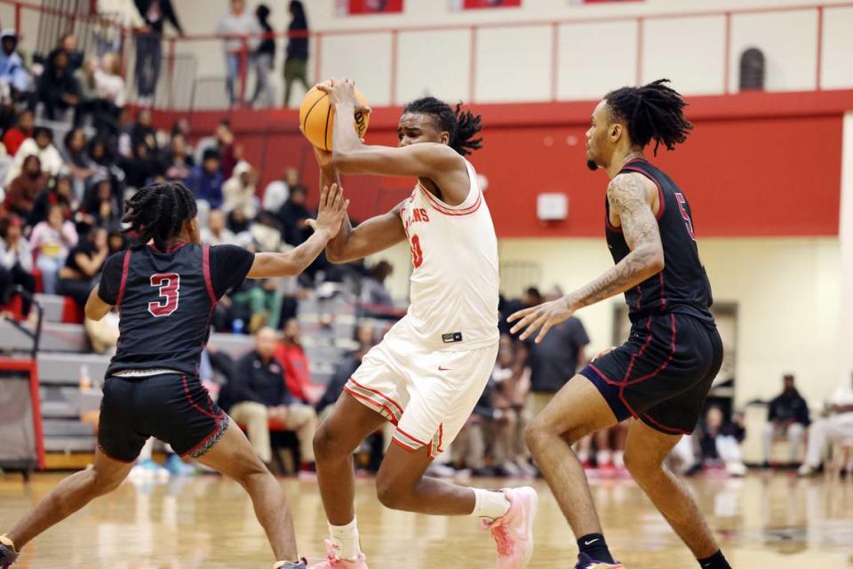 South Pointe’s Tre Raymon, middle, looks for an opening against Rock Hill’s Kyriq Dickens (3) and Zacarious McKinney (5).