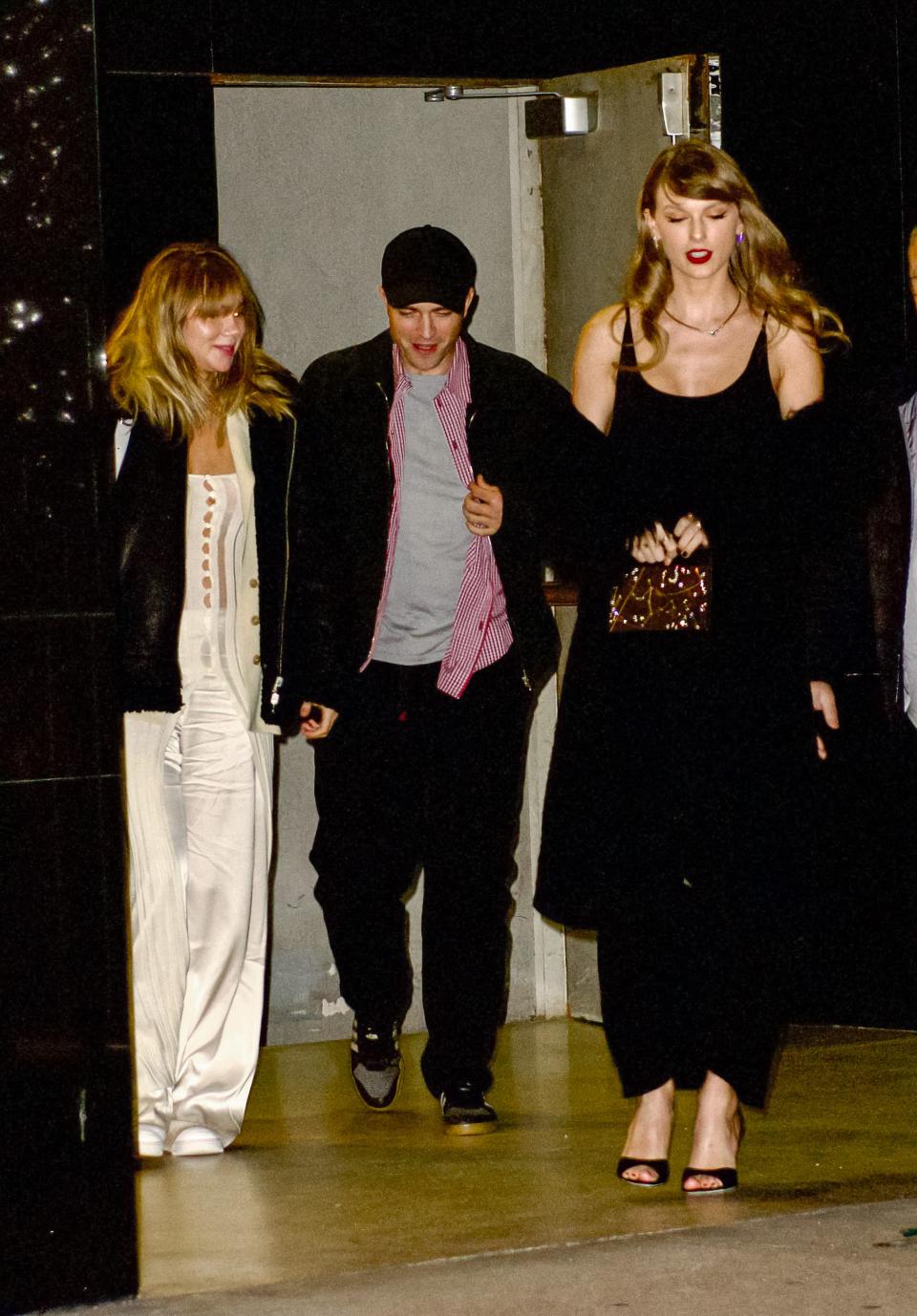 NEW YORK, NY - DECEMBER 06: Suki Waterhouse, Robert Pattinson and Taylor Swift are seen on December 06, 2023 in New York City.  (Photo by DAMEBK/Bauer-Griffin/GC Images)