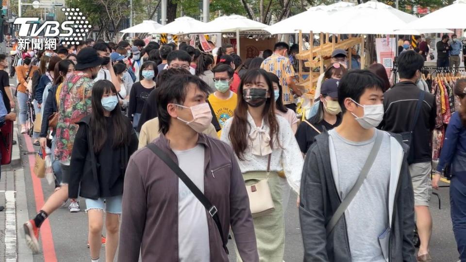 傳出日本將不再強硬規定需要戴口罩。（示意圖／TVBS）