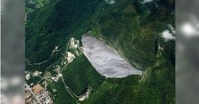 亞泥1975年進駐花蓮縣秀林鄉新城山，在此展開挖礦事業，近年來爭議不斷。（圖／翻攝自陳必誠臉書）