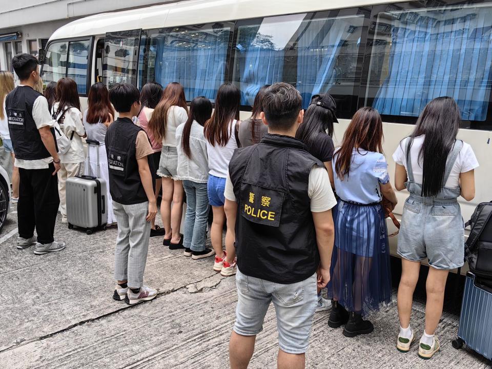 跨部門掃黃　荃灣川龍街四陂坊一帶拘20內地女