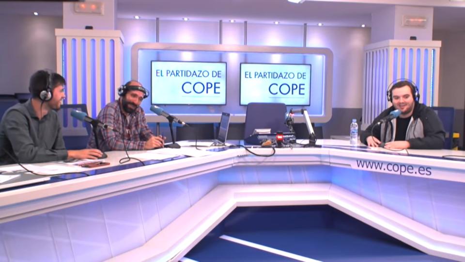 Momento de la entrevista que Juan Antonio Alcalá le hizo a Ibai Llanos en 2018 y que ahora se ha hecho viral. (Foto: YouTube / Tiempo de Juego COPE).