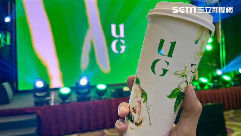 手搖飲品牌「UG」導入AI智能茶飲機，最快7秒就能做好一杯茶。（圖／記者 賴俊佑 攝影）