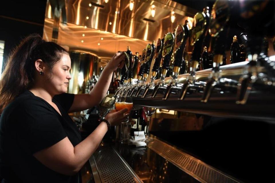 Bartender Siera Green draws a fresh brew at Riley’s Brew Pub in Clovis in this Fresno Bee file photo.