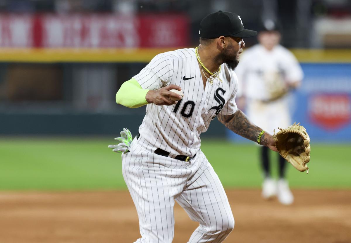 CHICAGO, IL - JUNE 09: Chicago White Sox center fielder Luis Robert Jr.  (88) looks on after hitting a game winning single during a Major League  Baseball game between the Miami Marlins