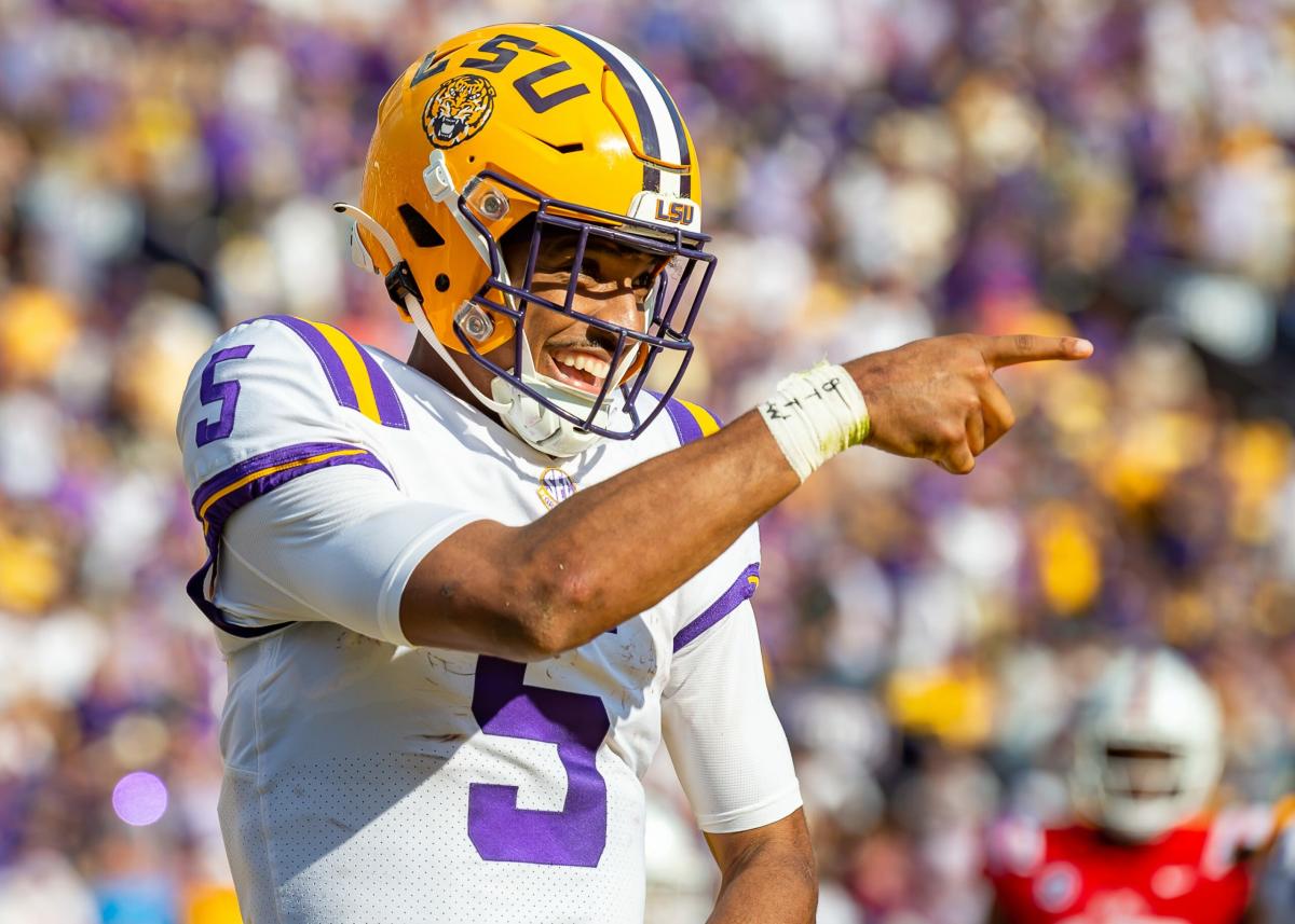 LSU Football: Jayden Daniels ranks top 10 on PFF's 2024 QB big board