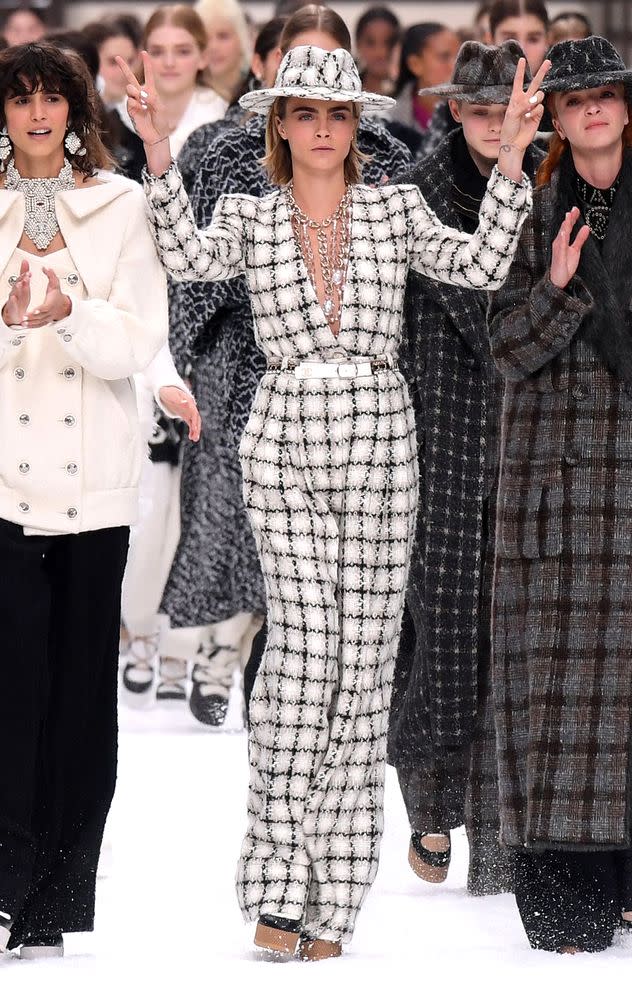 Penélope Cruz and Cara Delevingne Walk Late Designer Karl Lagerfeld's  Emotional Last Chanel Show