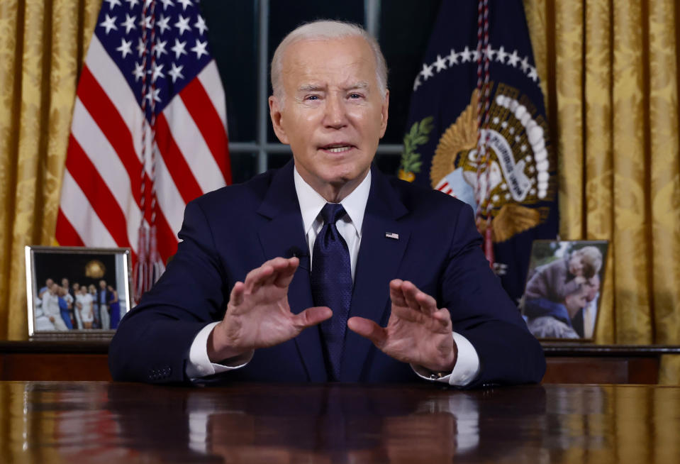 美國總統拜登（Joe Biden）當地時間19日晚上發表全國電視談話（圖），宣稱將向美國國會提請緊急預算案，用以支持以色列和烏克蘭。美國拜登政府21日向國會提出超過1050億美元的追加預算案，用於支持烏克蘭、以色列、台灣及美國南方邊境的安全需求。（Jonathan Ernst/Pool/美聯社）