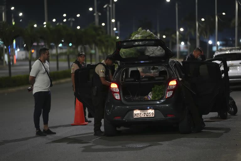 Lasso decretó un toque de queda en Manta