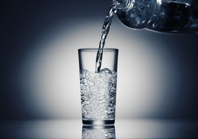 5 razones saludables para beber agua con gas ¡Entérate!