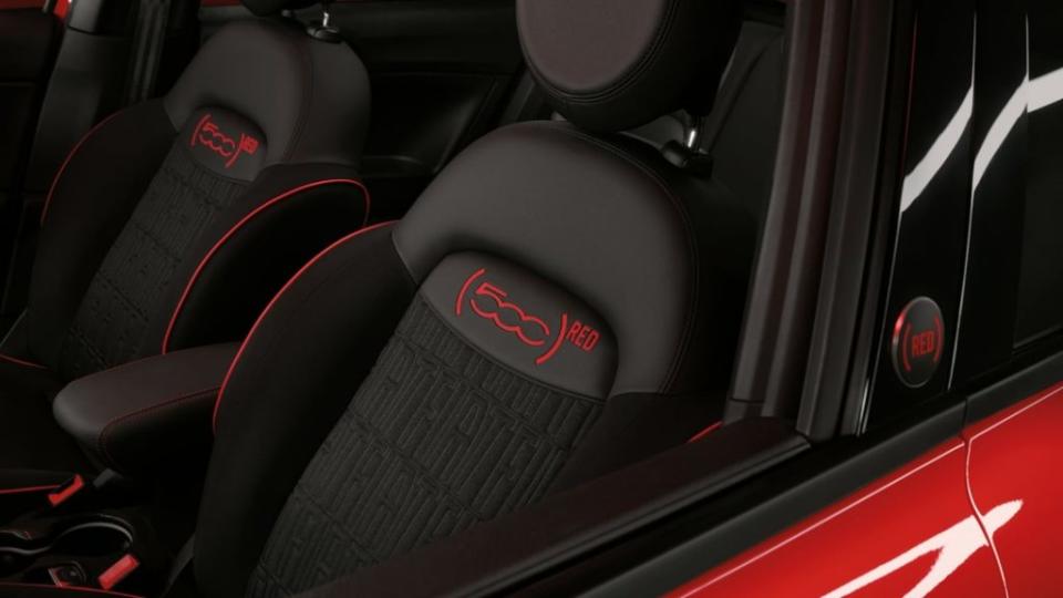 在Red車型當中其內裝座椅採用回收塑料製成，展現保護地球的品牌目標。（圖片來源/ Fiat）