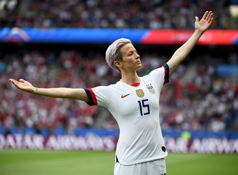 United States' forward Megan Rapinoe celebrates scoring her team's first goal during the France 2019 Women's World Cup quarter-final football match between France and United States, on June 28, 2019, at the Parc des Princes stadium in Paris. (Photo by FRANCK FIFE / AFP)        (Photo credit should read FRANCK FIFE/AFP/Getty Images)