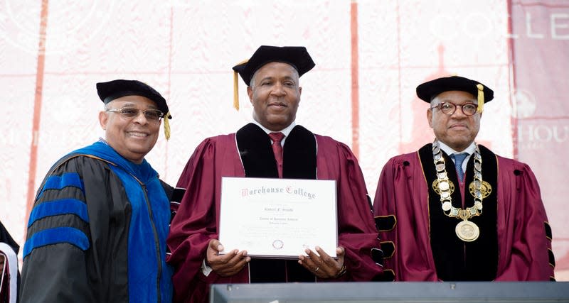 ATLANTA, GEORGIA - MAY 19: Robert F. Smith receives and Honorary Degree during the Morehouse College 135th Commencement at Morehouse College on May 19, 2019 in Atlanta, Georgia. - Photo: Marcus Ingram (Getty Images)