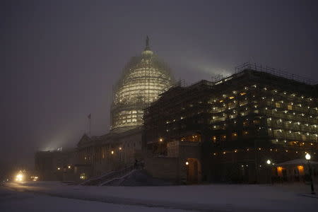 Snow falls on the East Front of the U.S. Capitol in Washington January 22, 2016. REUTERS/Jonathan Ernst