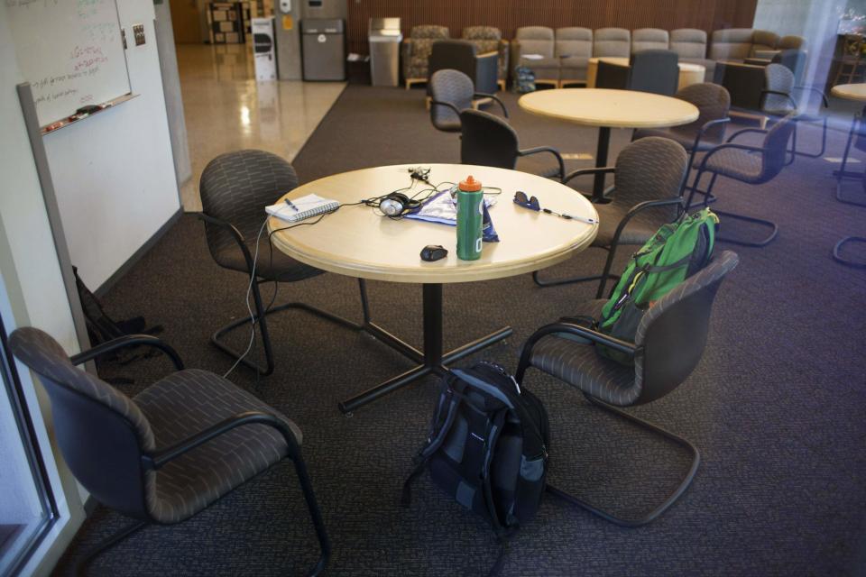 Abandoned personal belongings are seen through a window at Seattle Pacific University after the campus was evacuated due to a shooting in Seattle, Washington June 5, 2014. (REUTERS/David Ryder)