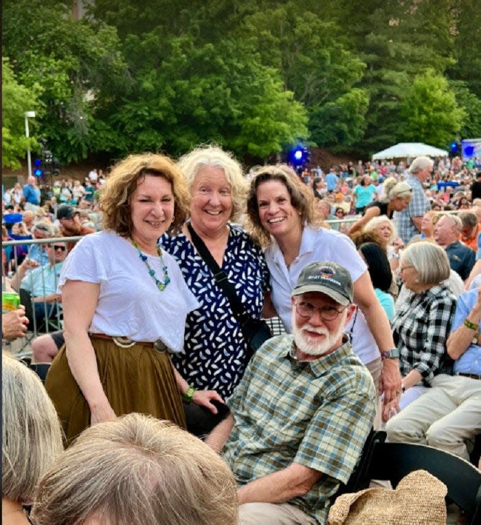 KSO cellists Alicia Randisi-Hooker and Alice Stuart enjoy Yo-Yo Ma’s music at “Our Common Nature: An Appalachian Celebration” on May 26 with Mary Sue Greiner and Henry Hooker.