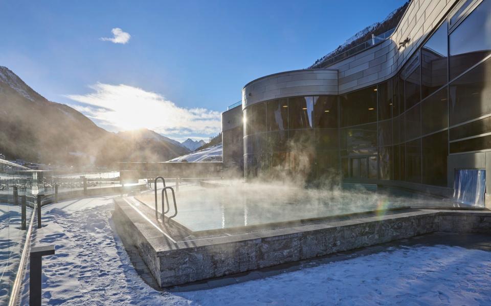 Silvretta Therme Pool Bar Ischgl