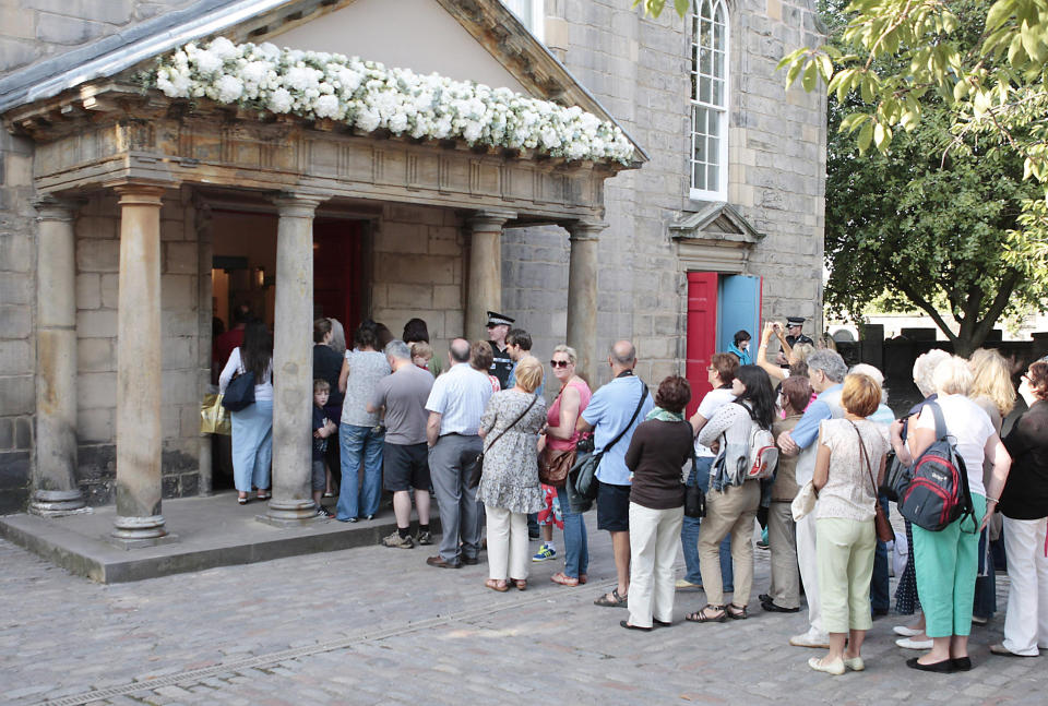 Crowds line up to look inside Canongate Kirk in Edinburgh where the wedding of Zara Phillips and Mike Tindall took place.   (Photo by David Cheskin/PA Images via Getty Images)