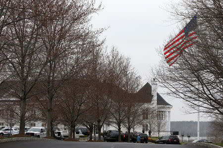 U.S. President Donald Trump's motorcade arrives at the Trump National Golf Club in Potomac Falls, Virginia, U.S., March 26, 2017. REUTERS/Joshua Roberts