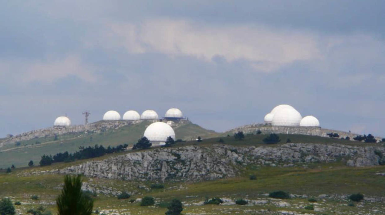 Ball-shaped domes of the radar defences on the top of Ai-Petri Mountain. Photo: open sources