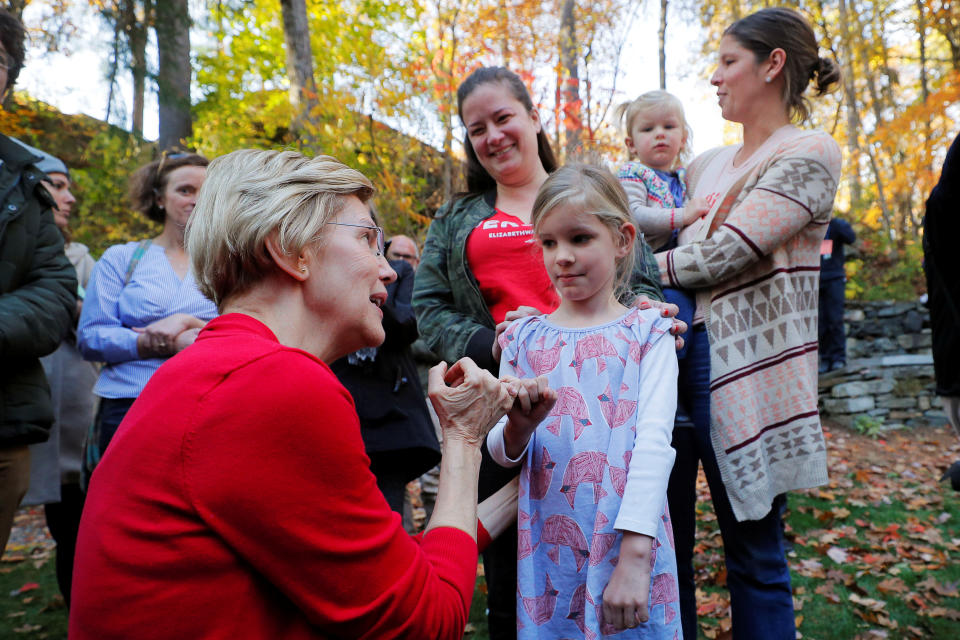 Sen. Elizabeth Warren does a pinkie promise with 6-year-old Nora Showalter after a town hall in Hanover, N.H., on Oct. 24. (Photo: Brian Snyder/Reuters)