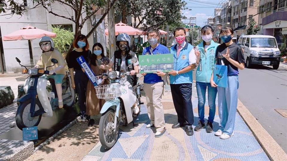 民眾黨立委高虹安（圖中騎機車者）。（圖／取自高虹安臉書）