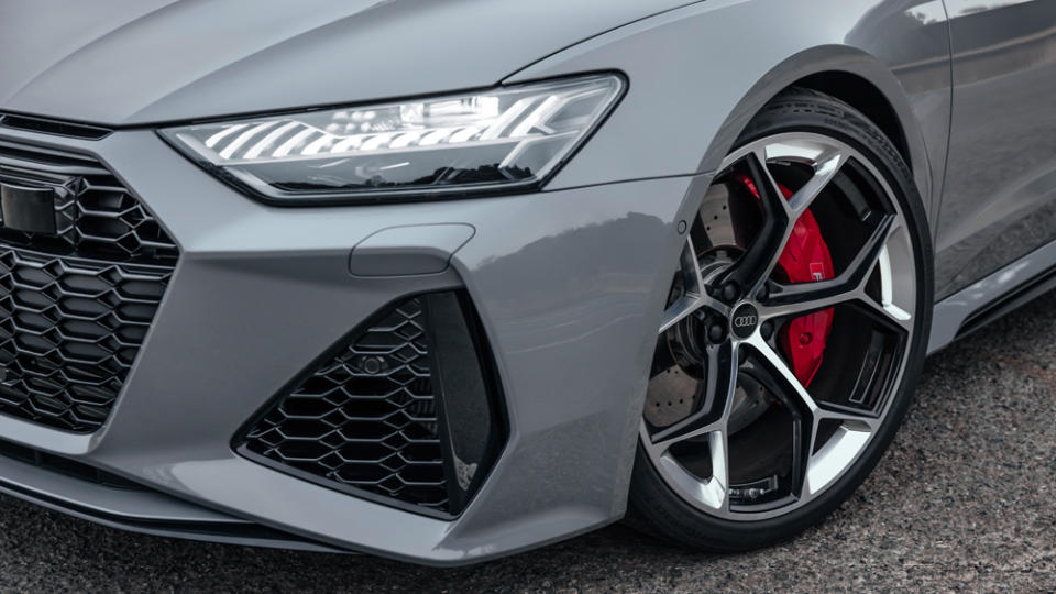 A close-up of a wheel on the 2024 Audi RS 7 Sportback Performance.