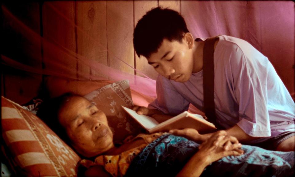 《轉生幻夢》（Samsara）描述一名寮國青年以〈西藏度亡經〉（The Bardo Thödol）幫助臨終老婦轉世投胎。（圖／海鵬提供）