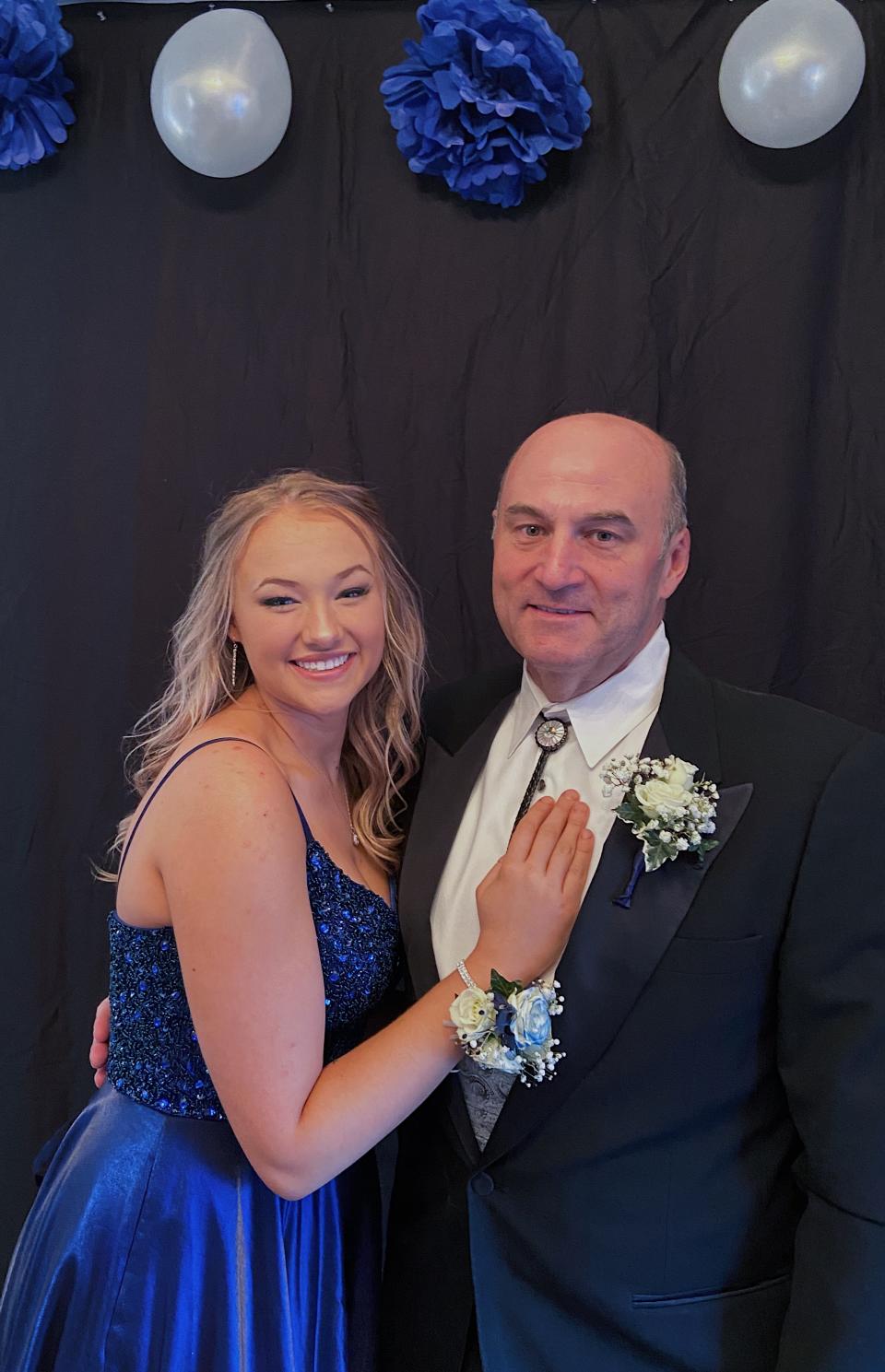 The teen and her dad at their at-home prom. (Photo: Courtesy of Amelia Schantz)