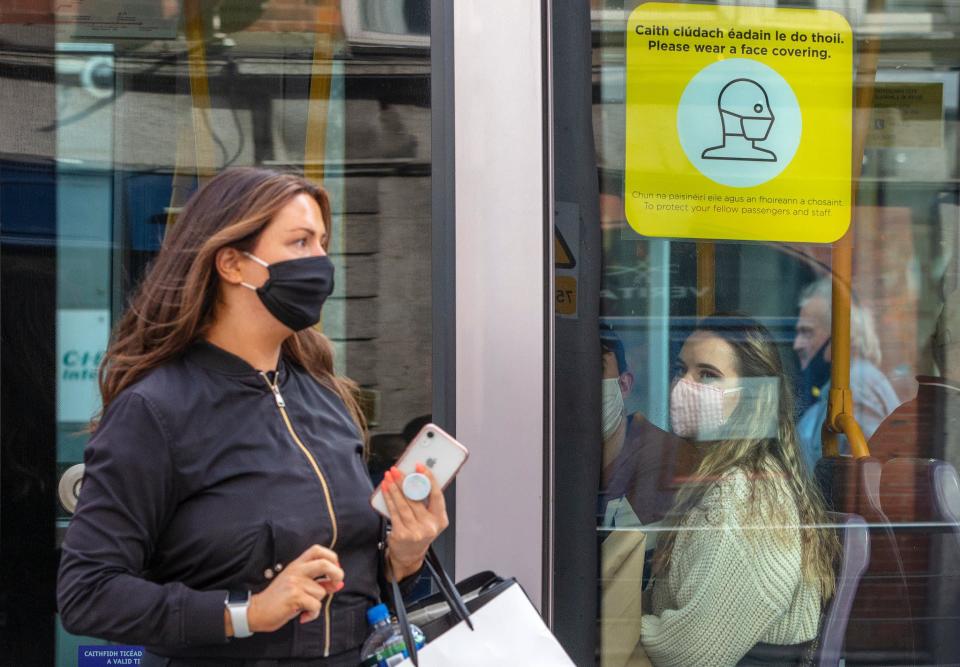 Une femme portant un masque à Dublin, en septembre 2020 - Paul Faith / AFP