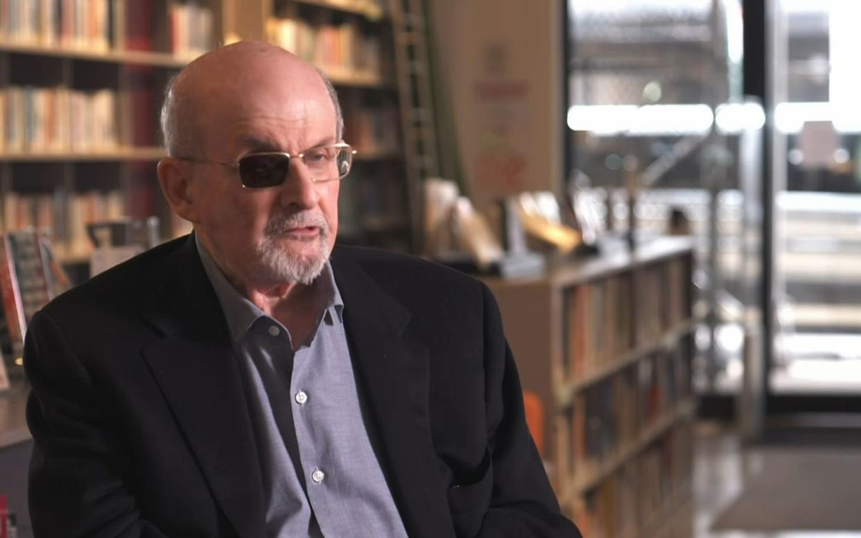 In seinem neuen Buch "Knife" hat Salman Rushdie die Folgen des Attentats auf ihn verarbeitet. (Bild: ZDF)