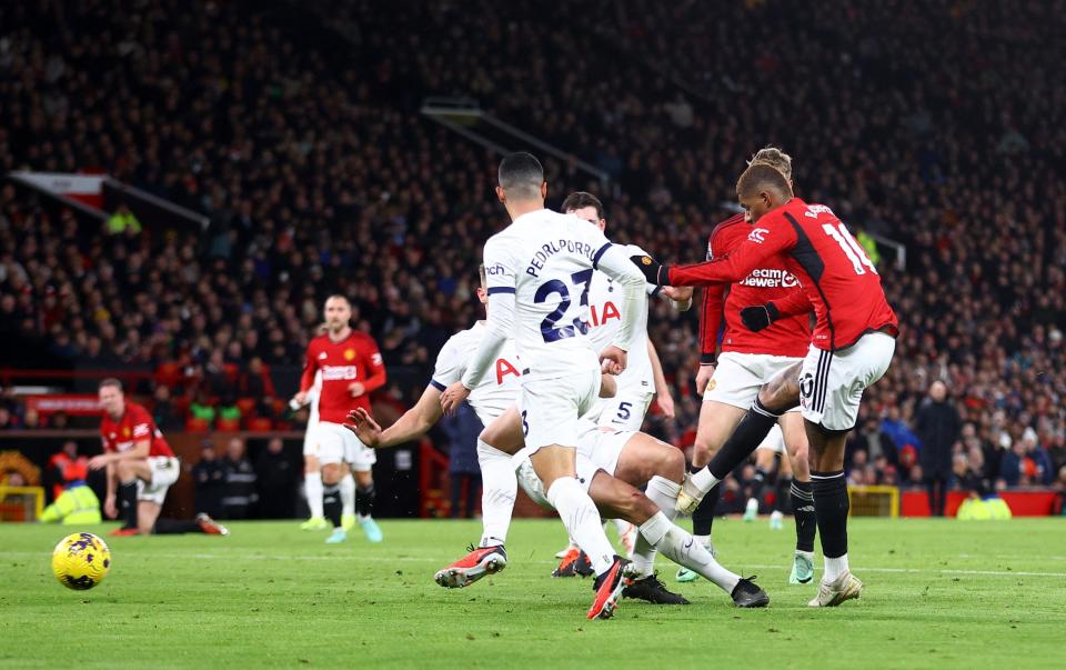 Rashford evades the crowd to score (REUTERS)