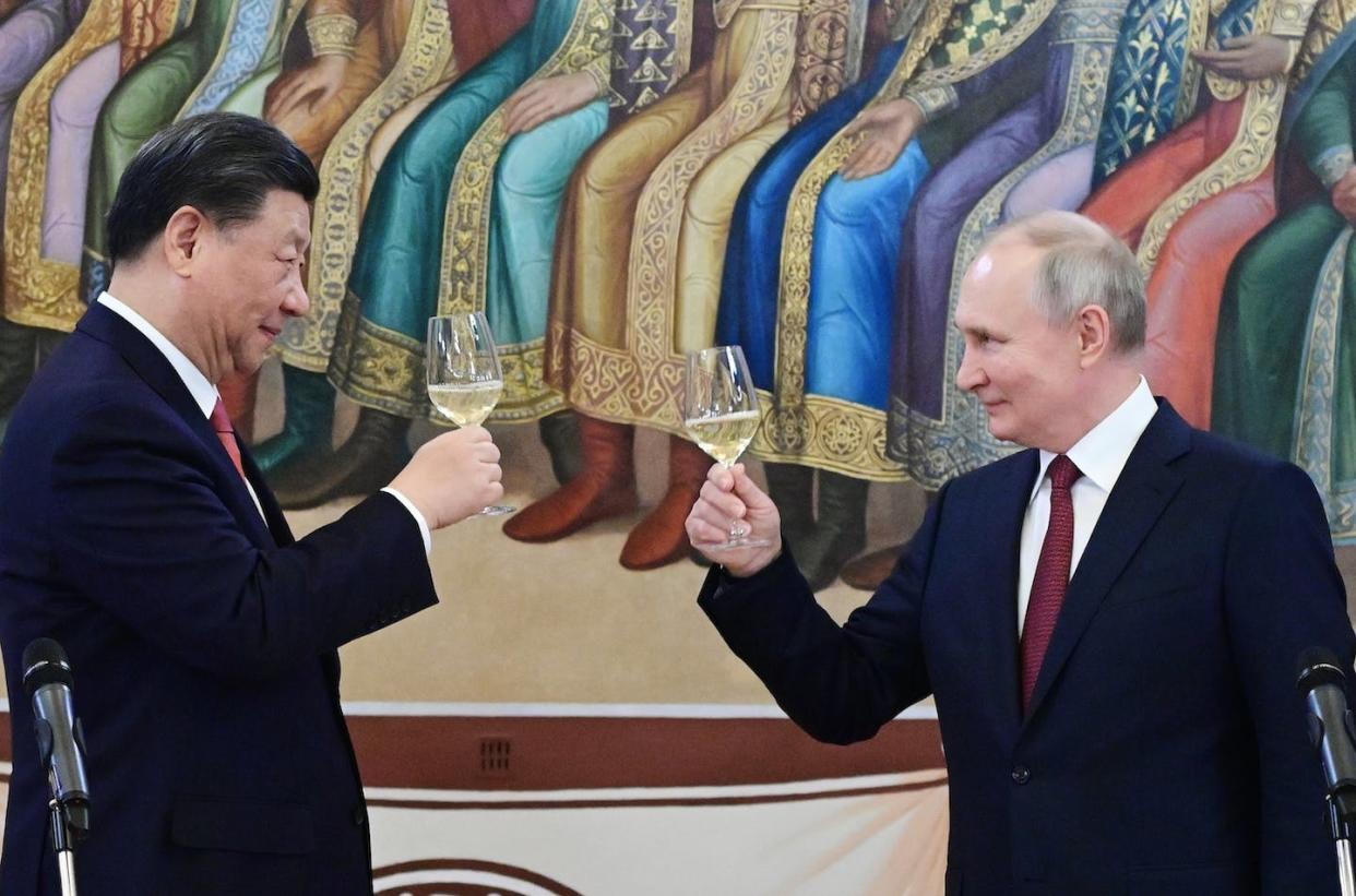 Chinese President Xi Jinping and Russian President Vladimir Putin toast during their dinner at the Kremlin in Moscow in March 2023. (Pavel Byrkin, Sputnik, Kremlin Pool Photo via AP)